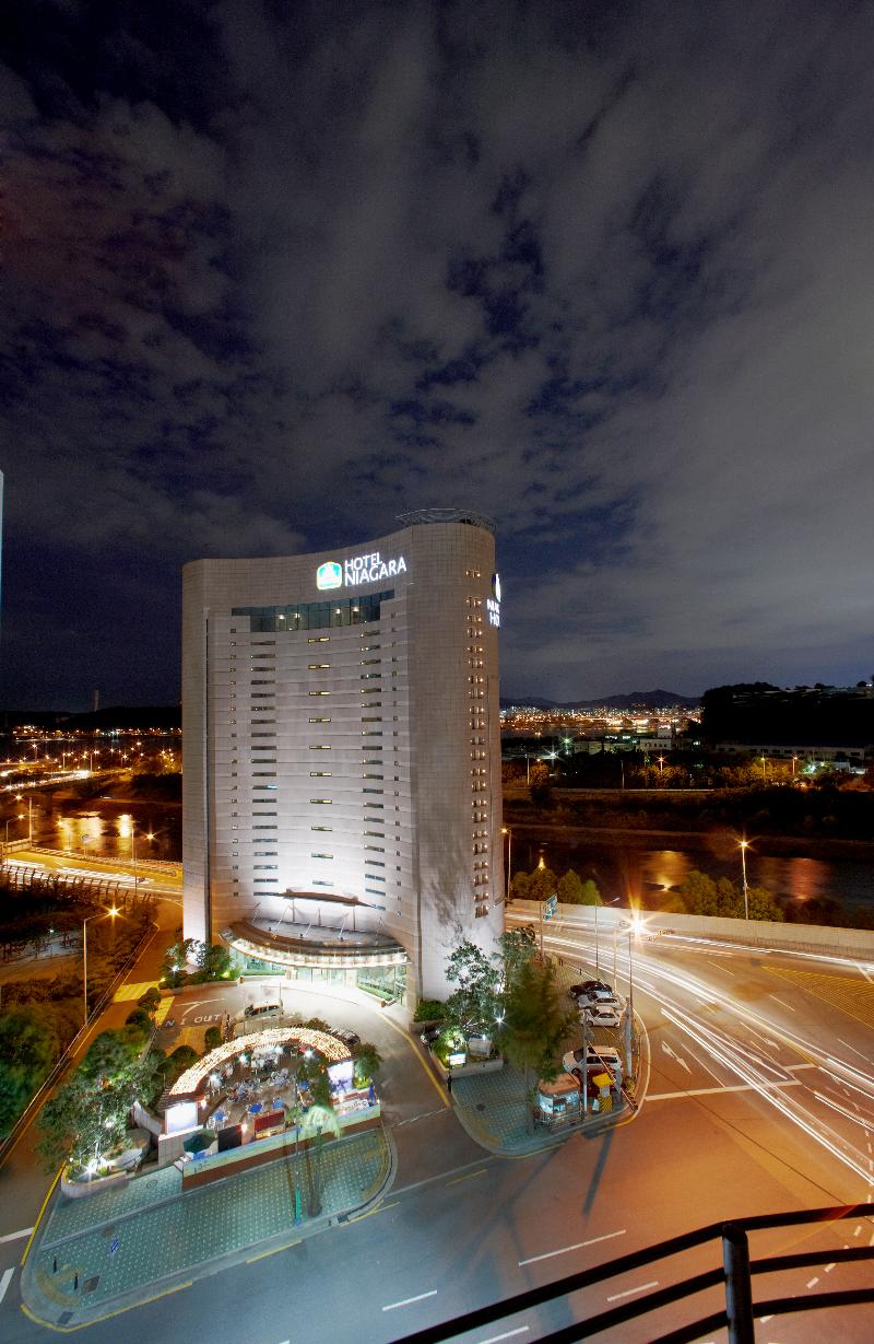 Busybee MIDI Niagara Hotel