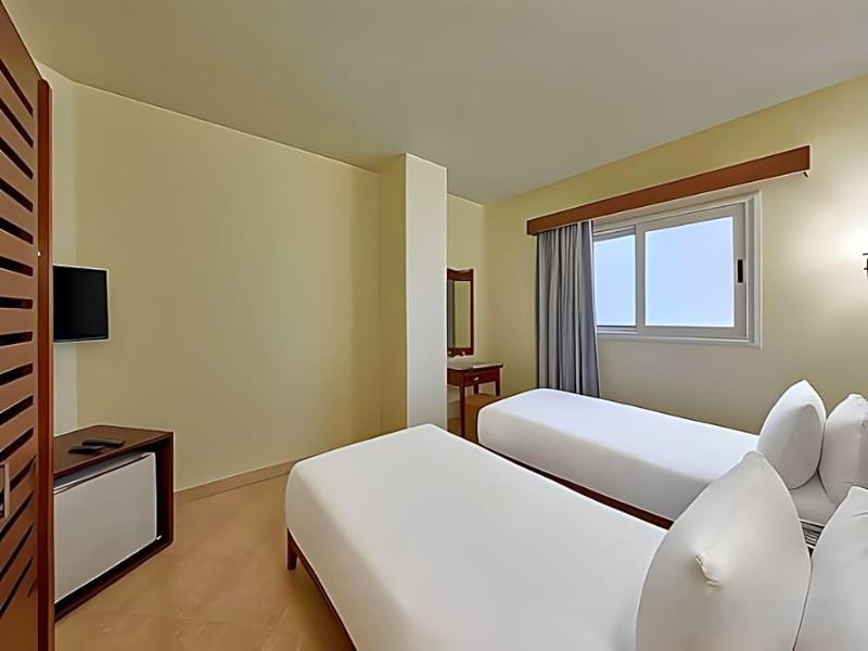 Golden Carven Hotel