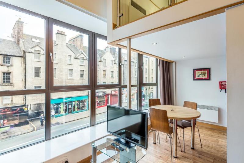 Richmond Place Apts - NOW KM Apartments - 993949