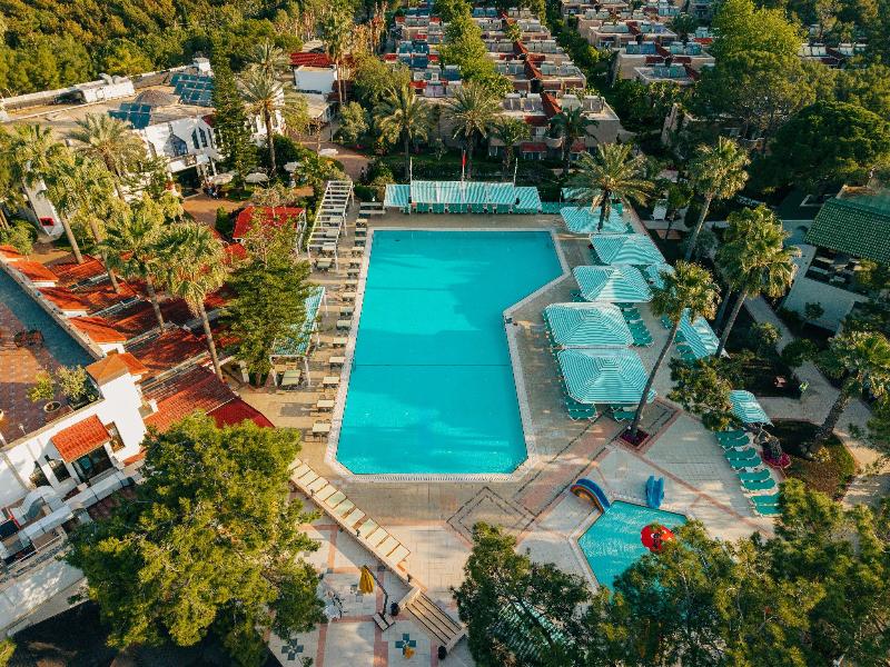 Pirates Beach Club