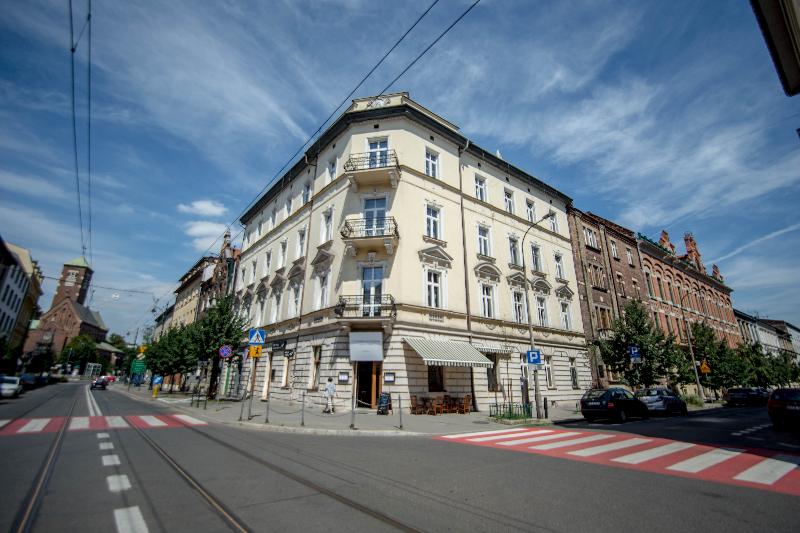 Platinum Suites Aparthotel