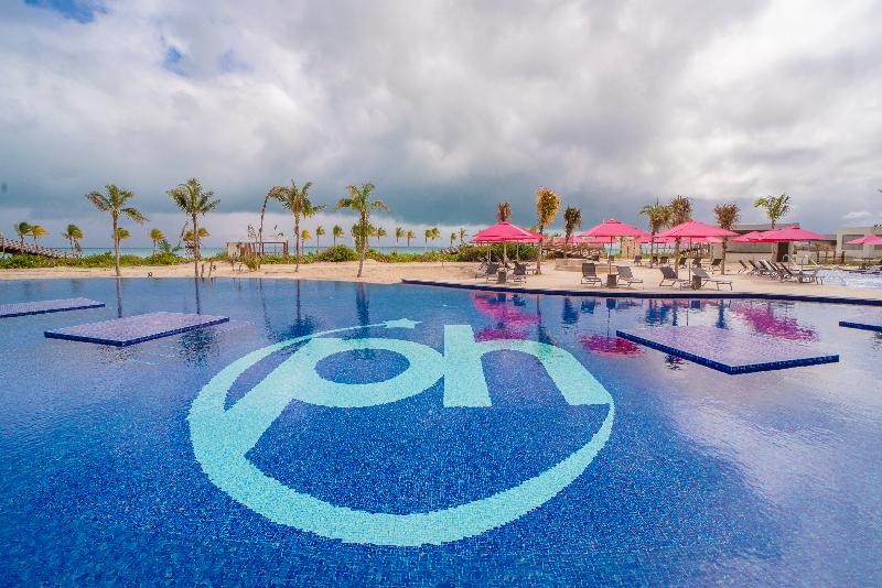 Planet Hollywood Cancun by Royalton