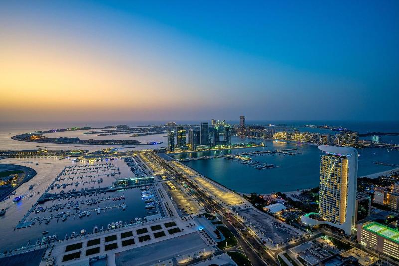 Dubai Marriott Harbour Hotel & Suites
