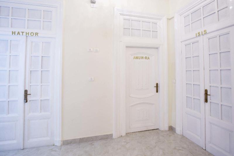 Tahrir Plaza Suites