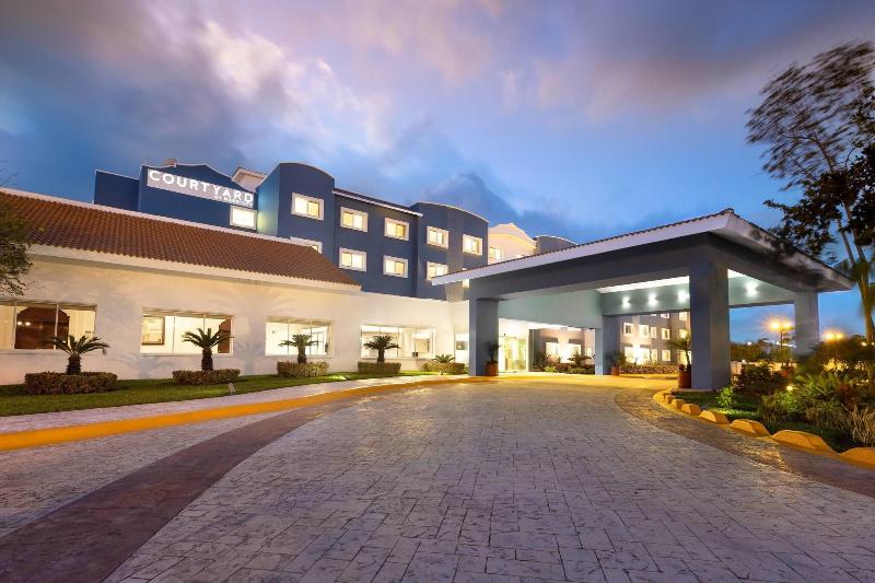 Courtyard Cancun Airport